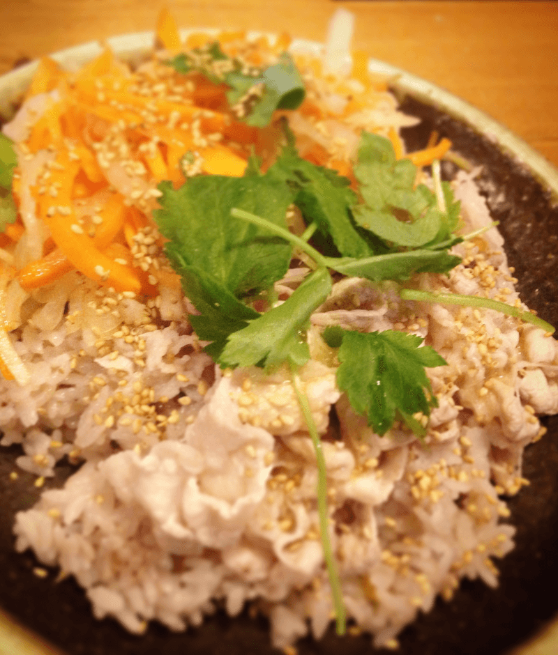 簡単快適！冷しゃぶと千切り野菜のさわやか丼。